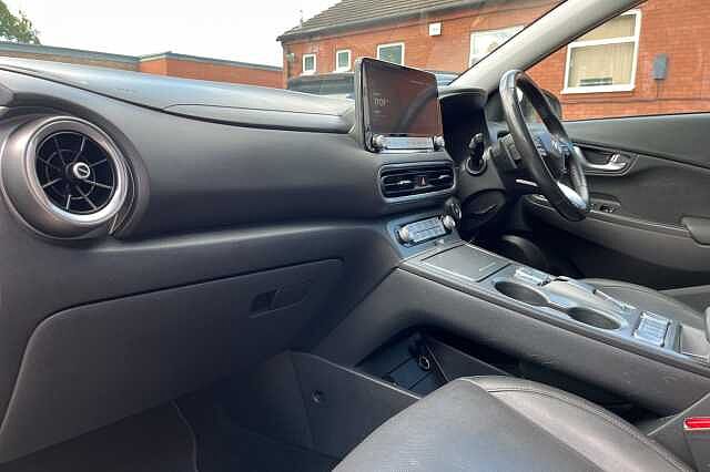 Hyundai KONA Ultimate 64kWh 5dr Auto White