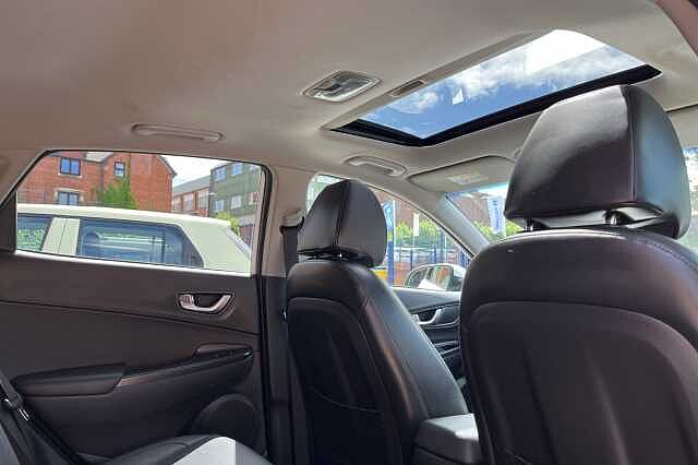 Hyundai KONA Ultimate 64kWh 5dr Auto White
