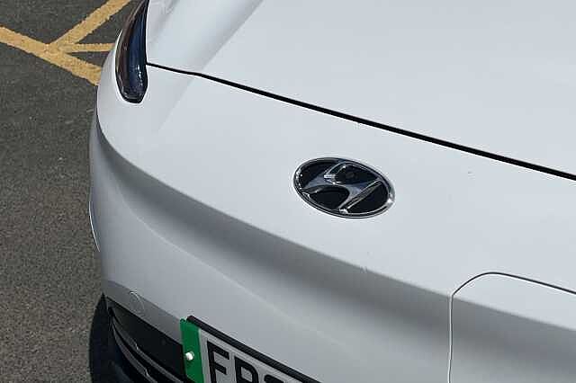 Hyundai KONA Ultimate 64kWh 5dr Auto White