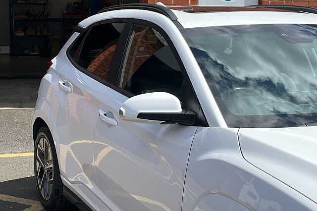 Hyundai KONA Ultimate 64kWh 5dr Auto White