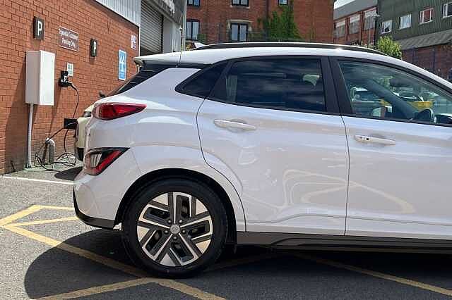 Hyundai KONA Ultimate 64kWh 5dr Auto White