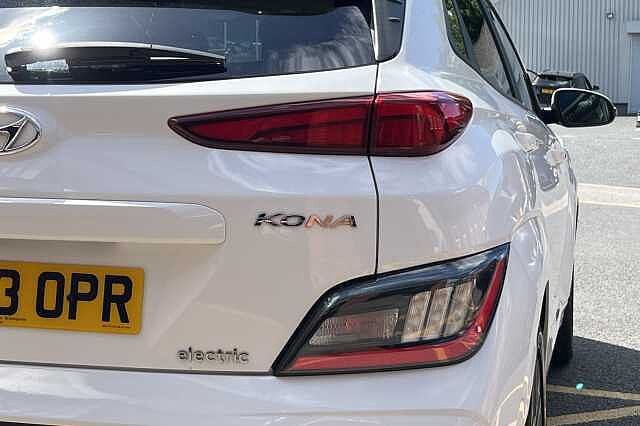 Hyundai KONA Ultimate 64kWh 5dr Auto White
