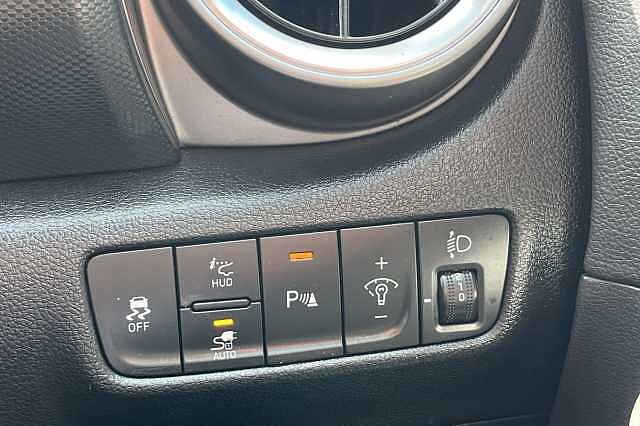 Hyundai KONA Ultimate 64kWh 5dr Auto White