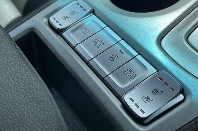 Hyundai KONA Ultimate 64kWh 5dr Auto White