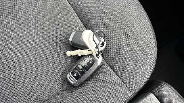 Hyundai INSTER 85kW 02 49kWh 5dr Auto Electric Hatchback Abyss Black - Pearl