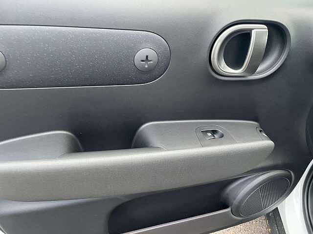 Hyundai INSTER 85kW 02 49kWh 5dr Auto White