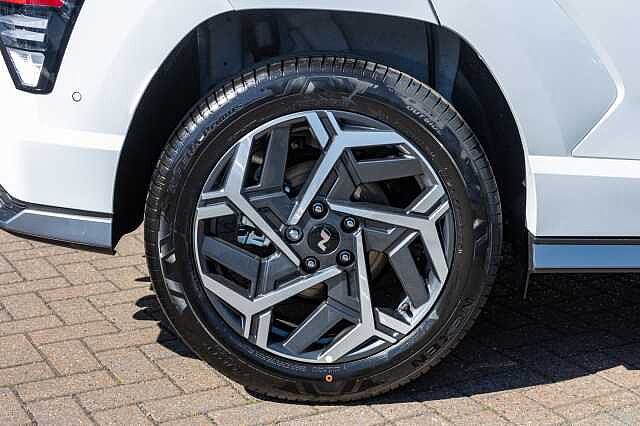 Hyundai KONA HATCHBACK 1.6T 138 N Line S 5dr DCT Atlas White