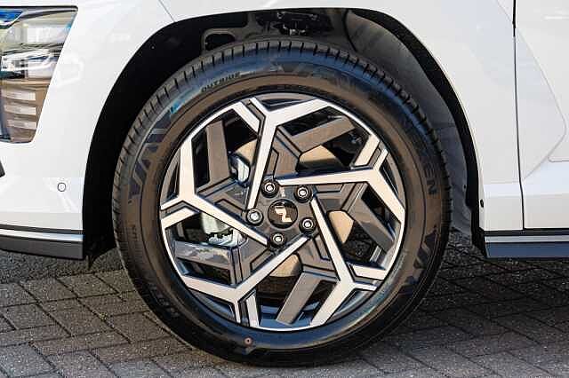 Hyundai KONA HATCHBACK 1.6T 138 N Line S 5dr DCT Atlas White