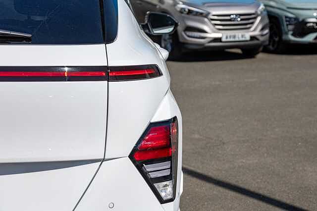 Hyundai KONA HATCHBACK 1.6T 138 N Line S 5dr DCT Atlas White