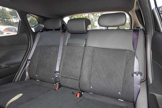 Hyundai KONA HATCHBACK 1.6T 138 N Line S 5dr DCT Atlas White