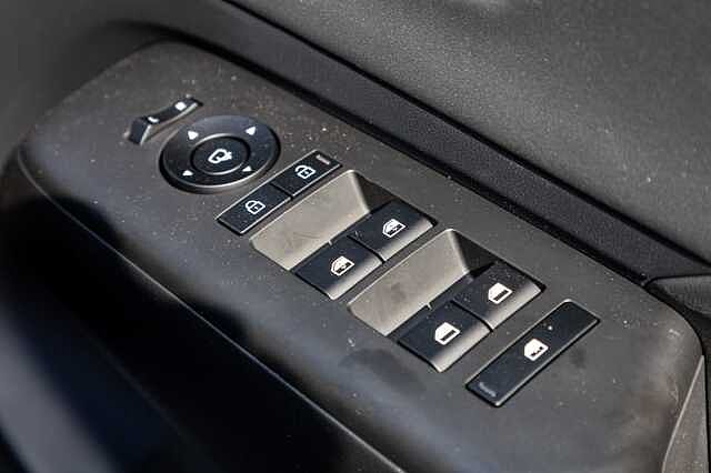 Hyundai KONA HATCHBACK 1.6T 138 N Line S 5dr DCT Atlas White