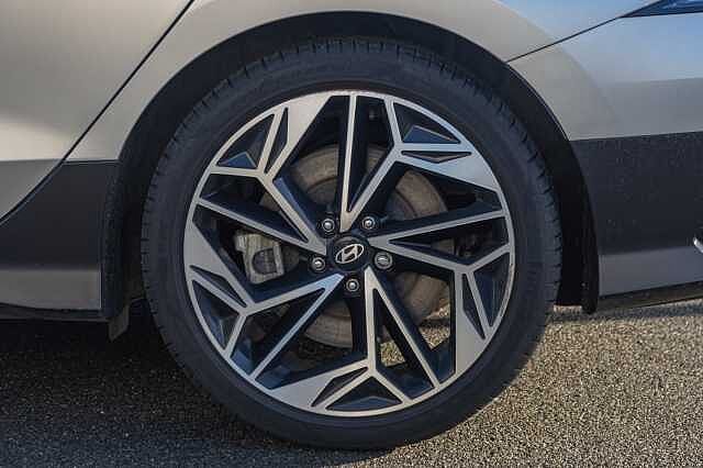 Hyundai IONIQ 6 E (228ps) Premium 77kWh (Single Motor) RWD Gold