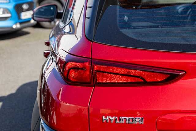 Hyundai KONA 1.6 GDi Hybrid SE Connect 5dr DCT Red