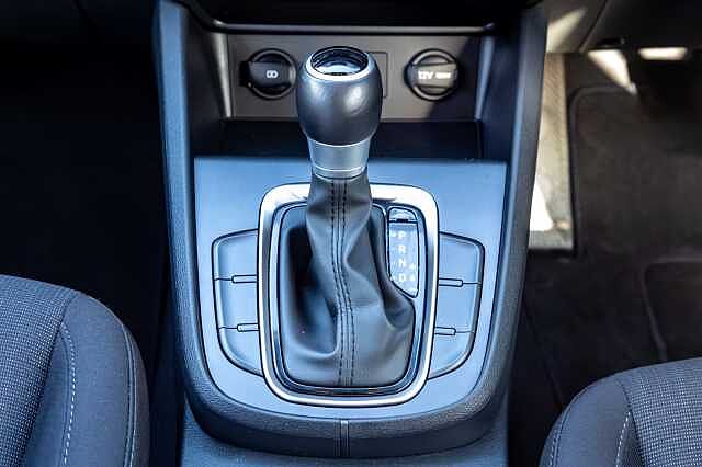 Hyundai KONA 1.6 GDi Hybrid SE Connect 5dr DCT Red