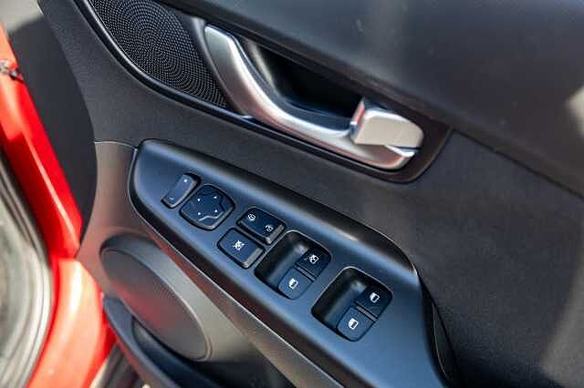 Hyundai KONA 1.6 GDi Hybrid SE Connect 5dr DCT Red