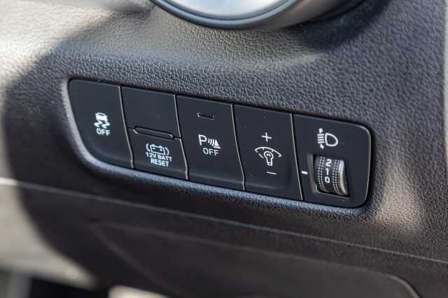 Hyundai KONA 1.6 GDi Hybrid SE Connect 5dr DCT Red