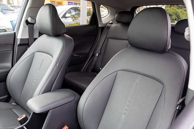 Hyundai KONA 1.6T 138 Ultimate 5dr DCT Meta BLUE