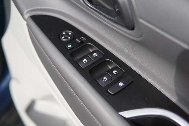Hyundai BAYON 1.0 TGDi Ultimate 5dr DCT ViBRANT BLUE