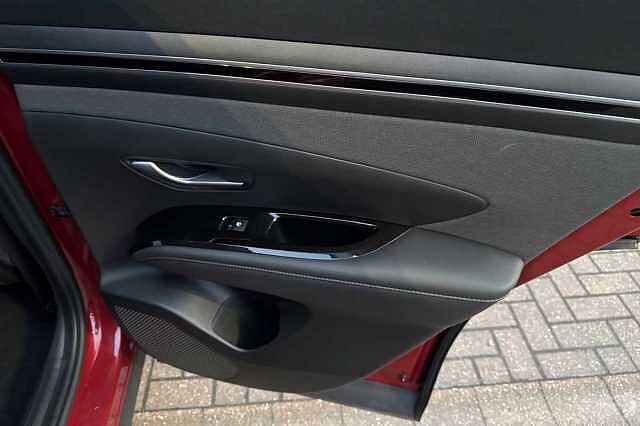 Hyundai TUCSON Hybrid 1.6 T-GDi(150ps)SE Connect 48 Volt Ultimate Red