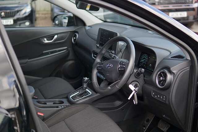 Hyundai KONA 1.6 GDi Hybrid SE Connect 5dr DCT Abyss Black