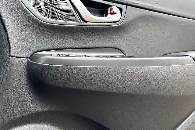 Hyundai KONA 1.6 H Gdi Ultimate Suv 5dr Petrol Hybrid Dct Euro 6 (s/s) (141 Ps) Pulse Red