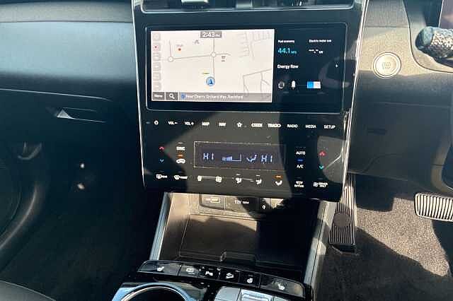 Hyundai TUCSON 1.6 H T Gdi Premium Suv 5dr Petrol Hybrid Auto Euro 6 (s/s) (230 Ps) Polar White