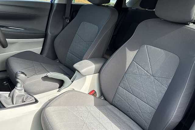 Hyundai BAYON 1.0 T Gdi Mhev Ultimate Suv 5dr Petrol Hybrid Manual Euro 6 (s/s) (100 Ps) Intense Blue/Black