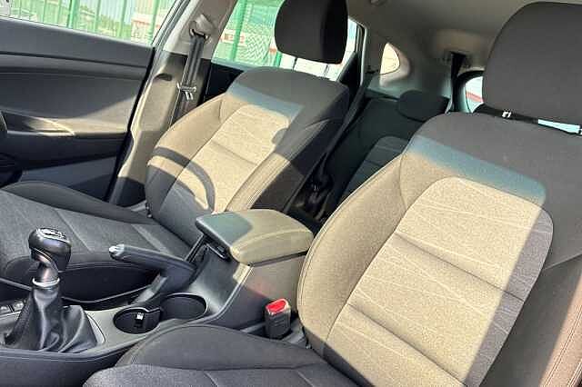 Hyundai TUCSON 1.6 T Gdi Se Nav Suv 5dr Petrol Manual Euro 6 (s/s) (177 Ps) Olivine Grey