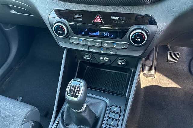 Hyundai TUCSON 1.6 T Gdi Se Nav Suv 5dr Petrol Manual Euro 6 (s/s) (177 Ps) Olivine Grey