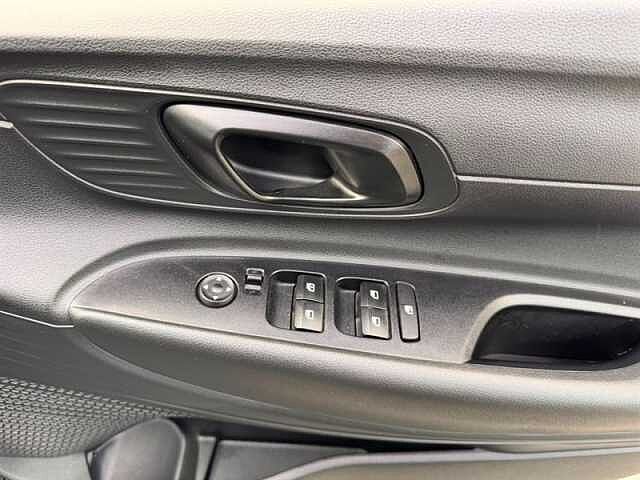 Hyundai I20 1.0 T-GDi Advance Hatchback 5dr Petrol DCT Euro 6 (s/s) (100 ps) Black