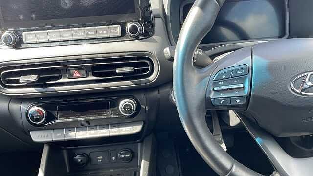 Hyundai KONA 1.0 T-GDi MHEV Premium SUV 5dr Petrol Hybrid Manual Euro 6 (s/s) (120 ps) Red