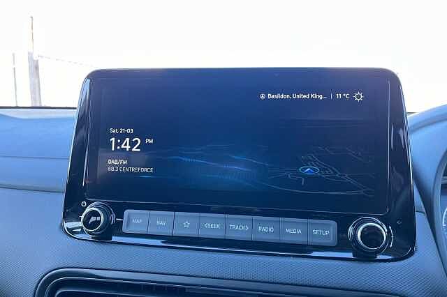 Hyundai KONA 1.6 H Gdi Premium Suv 5dr Petrol Hybrid Dct Euro 6 (s/s) (141 Ps) Atlas White