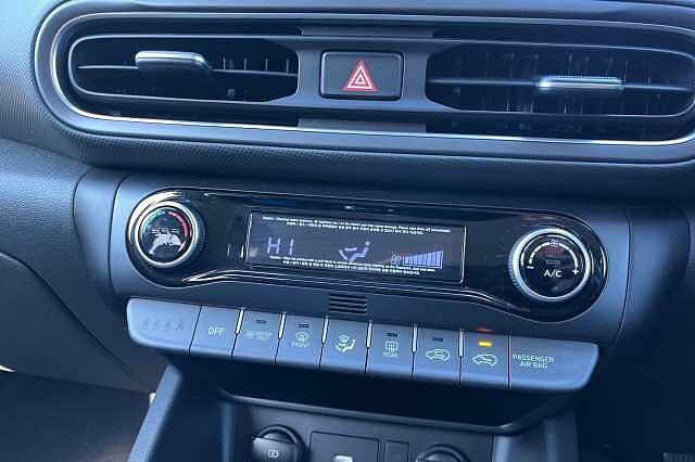 Hyundai KONA 1.6 H Gdi Premium Suv 5dr Petrol Hybrid Dct Euro 6 (s/s) (141 Ps) Atlas White