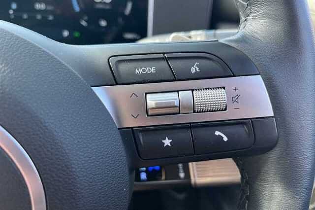 Hyundai TUCSON 1.6T PLUG-IN HYBRID ULTIMATE 5DR 4WD AUTO SHIMMERING SILVER