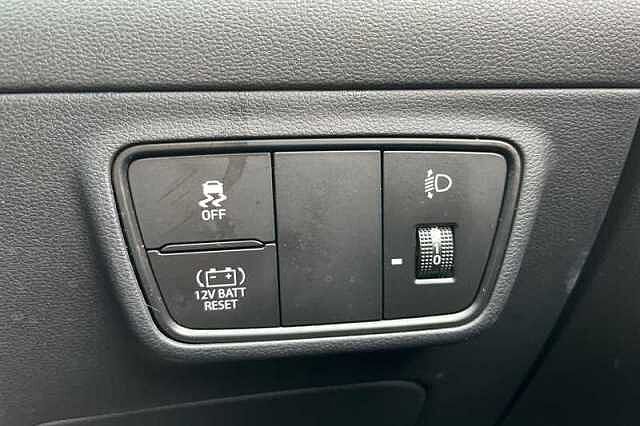 Hyundai TUCSON 1.6 TGDI HYBRID 230 PREMIUM 5DR 2WD AUTO SHIMMERING SILVER