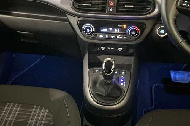 Hyundai I10 1.0 Premium Hatchback 5dr Petrol Auto Euro 6 (s/s) (63 ps) Black