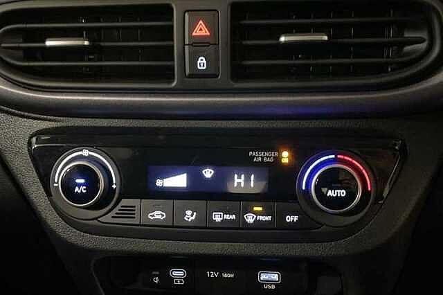 Hyundai I10 1.0 Premium Hatchback 5dr Petrol Auto Euro 6 (s/s) (63 ps) Black