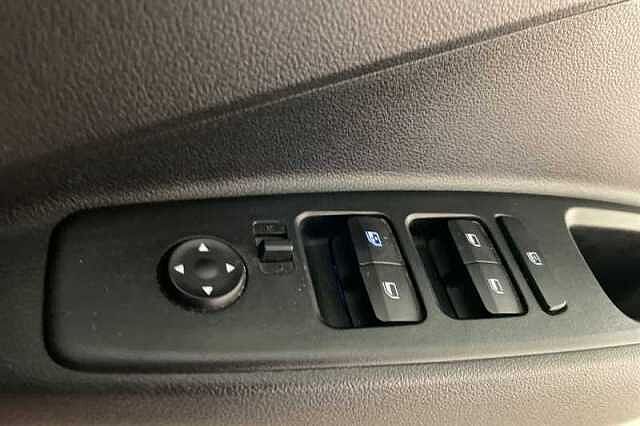 Hyundai I10 1.0 SE Connect Hatchback 5dr Petrol Manual Euro 6 (s/s) (67 ps) Red