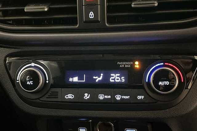 Hyundai i10 1.2 Premium Hatchback 5dr Petrol Auto Euro 6 (s/s) (79 ps)