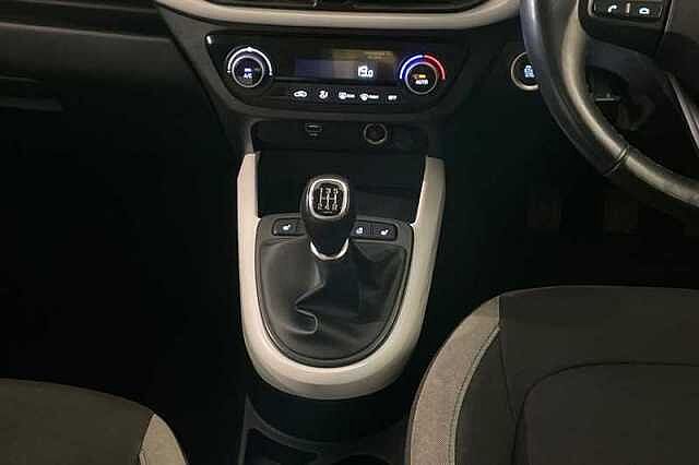 Hyundai I10 1.0 Premium Hatchback 5dr Petrol Manual Euro 6 (s/s) (67 ps) Black