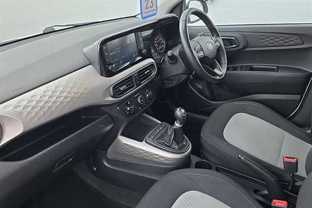 Hyundai I10 1.0 Premium Hatchback 5dr Petrol Manual Euro 6 (s/s) (67 ps) White