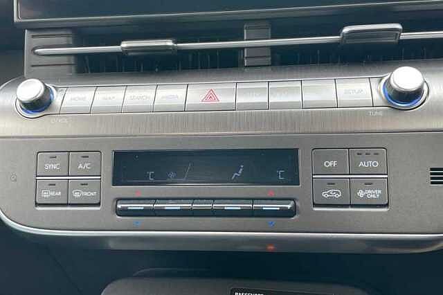 Hyundai KONA 48.4kWh Advance SUV 5dr Electric Auto (156 ps) Ultimate Red
