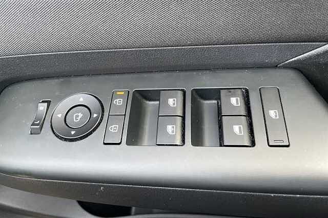 Hyundai KONA 48.4kWh Advance SUV 5dr Electric Auto (156 ps) Ultimate Red