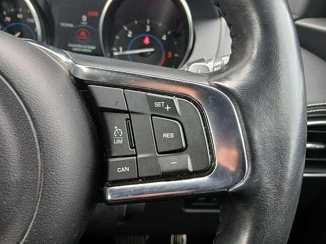 Jaguar F-PACE 2.0 D180 R-Sport Auto AWD Euro 6 (s/s) 5dr