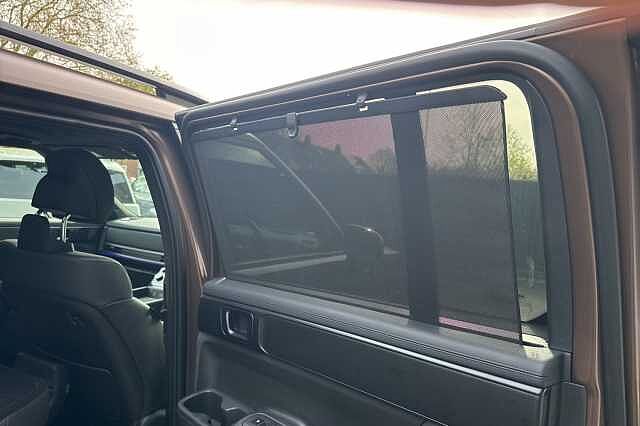 Hyundai SANTA FE 1.6 TGDi Hybrid Calligraphy 5dr Auto **SIDE STEPS FITTED**