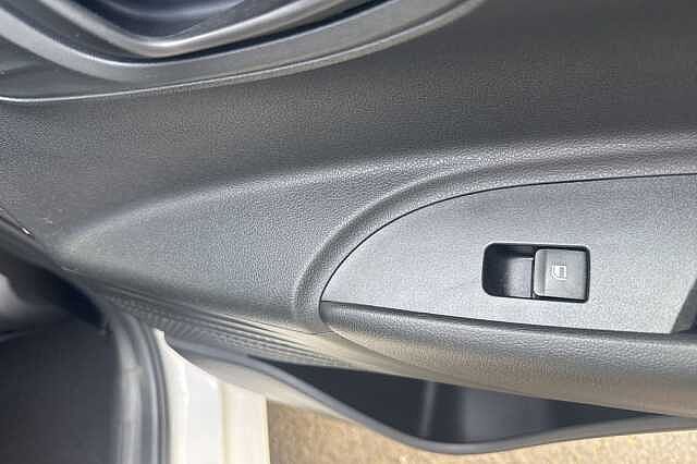 Hyundai I20 1.0T GDi 48V MHD SE Connect 5dr DCT White