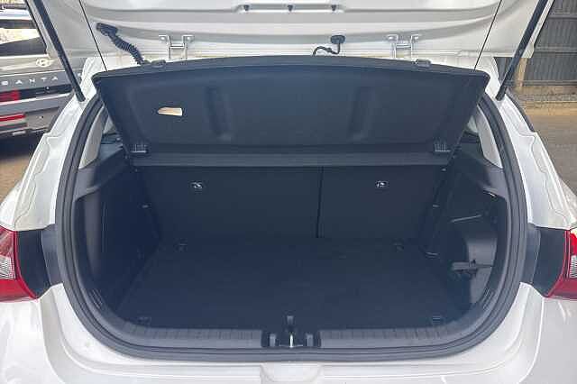 Hyundai I20 1.0T GDi 48V MHD SE Connect 5dr DCT White