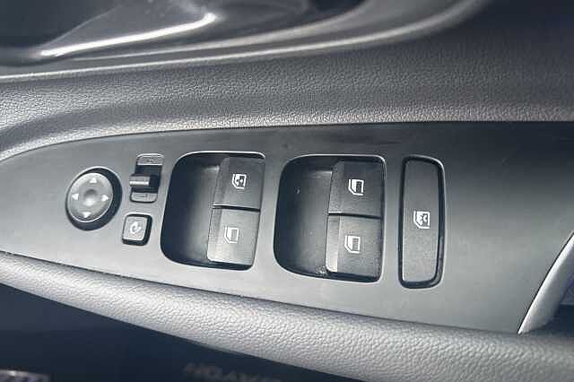 Hyundai BAYON 1.0 TGDi Ultimate 5dr DCT White