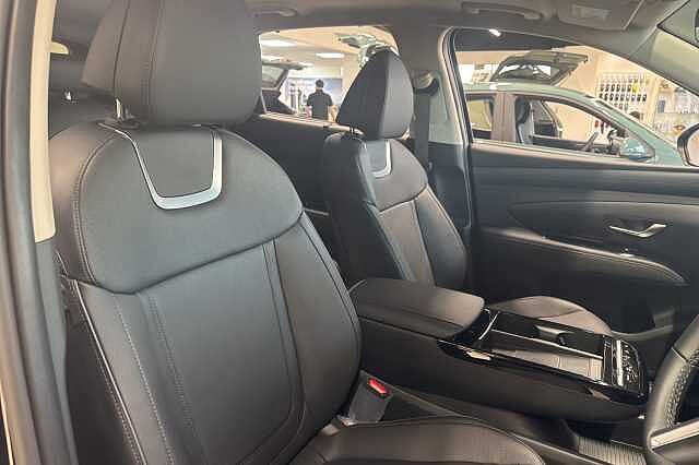 Hyundai TUCSON 1.6T Hybrid Ultimate 5dr Auto **PRE-REG - DELIVERY MILES** Black