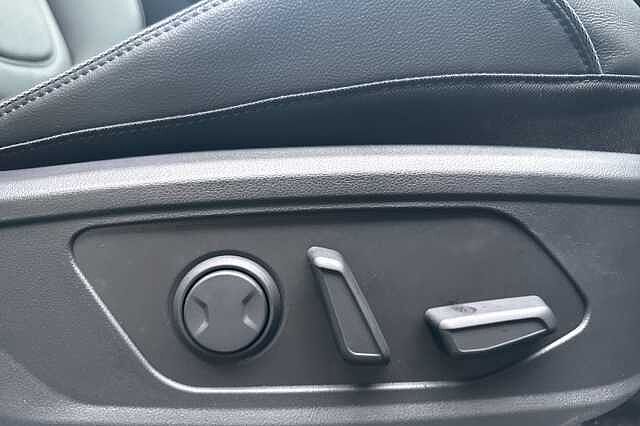 Hyundai TUCSON 1.6T Hybrid Ultimate 5dr Auto  **PRE-REG - DELIVERY MILES** Silver